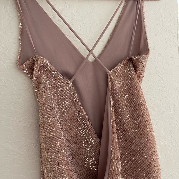 Backless blouse - Picture 2 of 3